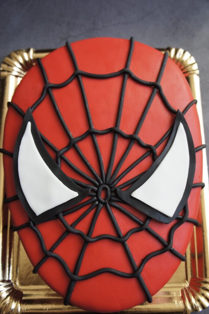 Gâteau en forme du visage Spiderman